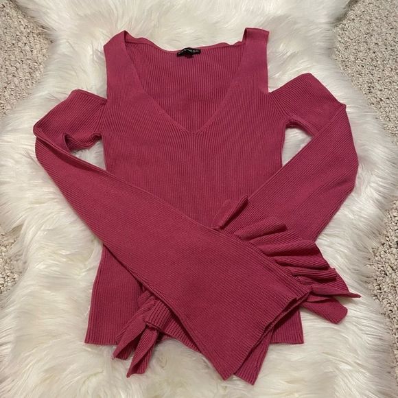EXPRESS Ruffle Bell Sleeve Cold-shoulder sweater - Picture 3 of 3